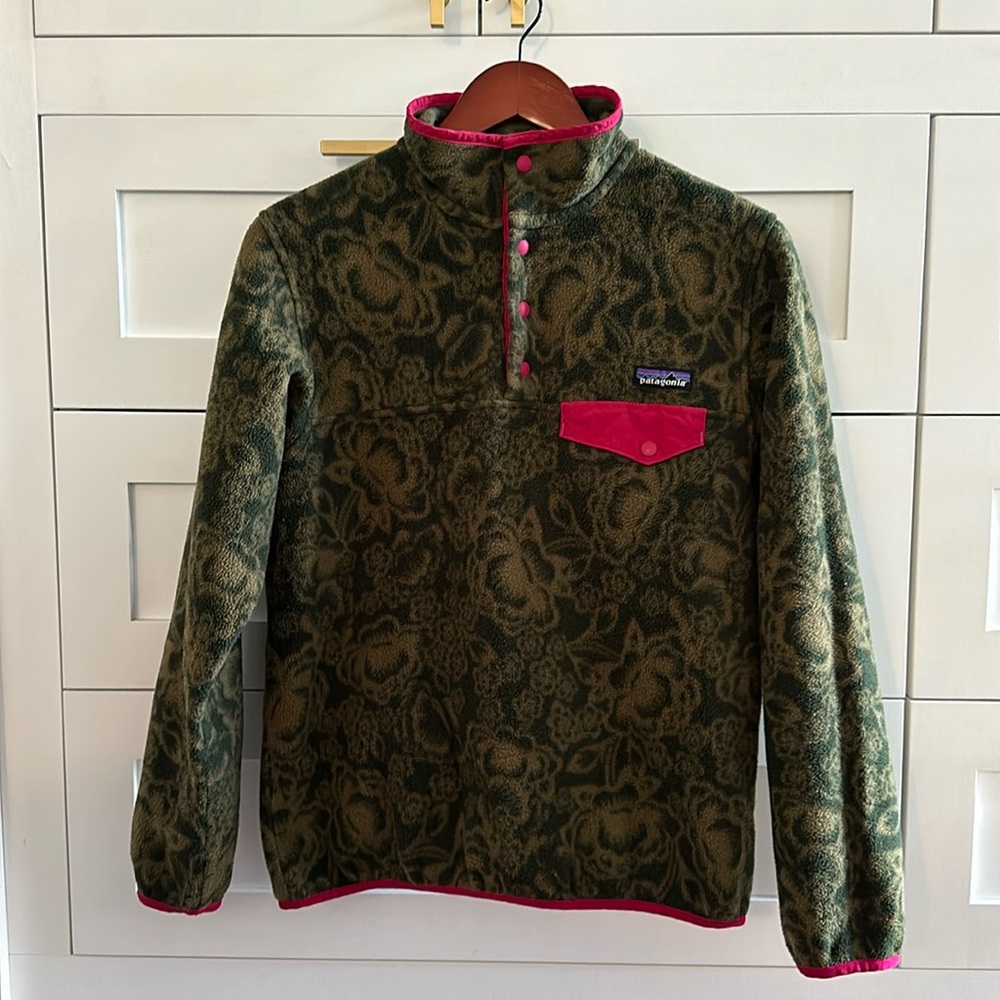 Patagonia Classic Synchilla Pullover - Women’s size M